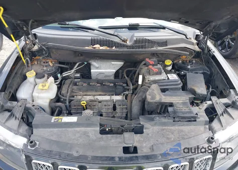 2016 Jeep Compass Latitude z USA, uszkodzony, nr VIN 1C4NJCEAXGD773695